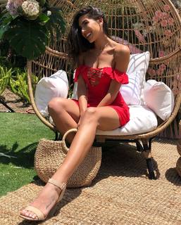 Nikki Howard feet photo thumbnail