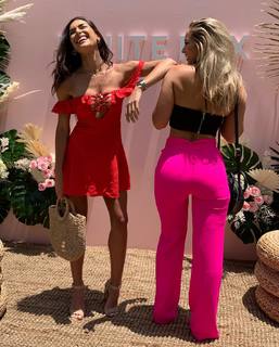 Nikki Howard feet photo thumbnail