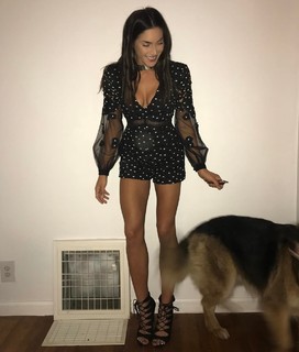 Nikki Howard feet photo thumbnail