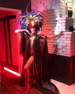 Nikki Howard feet photo thumbnail