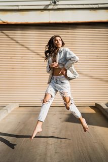 Nikki Howard feet photo thumbnail