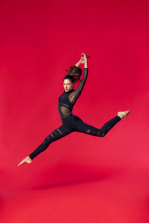 Nikki Howard feet photo thumbnail