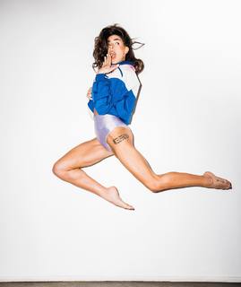 Nikki Howard feet photo thumbnail