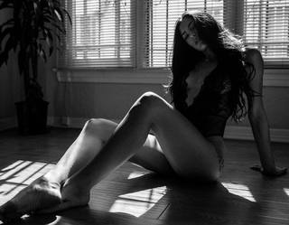 Nikki Howard feet photo thumbnail