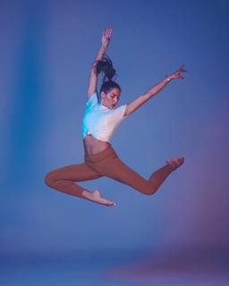 Nikki Howard feet photo thumbnail