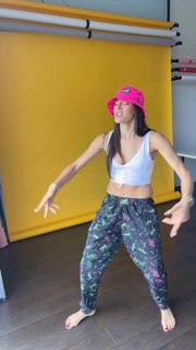 Nikki Howard feet photo thumbnail