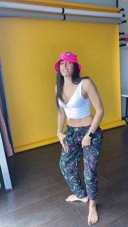 Nikki Howard feet photo thumbnail