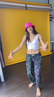 Nikki Howard feet photo thumbnail