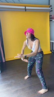 Nikki Howard feet photo thumbnail