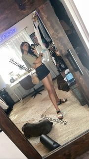 Nikki Howard feet photo thumbnail