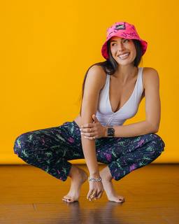 Nikki Howard feet photo thumbnail