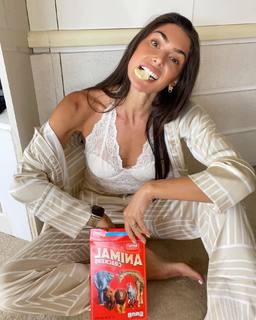 Nikki Howard feet photo thumbnail