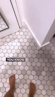 Nikki Howard feet photo thumbnail