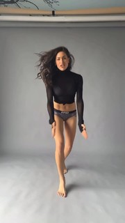 Nikki Howard feet photo thumbnail