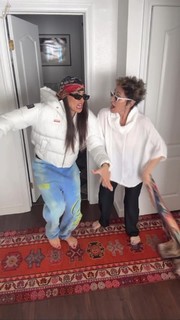 Nikki Howard feet photo thumbnail