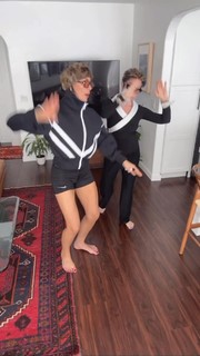 Nikki Howard feet photo thumbnail