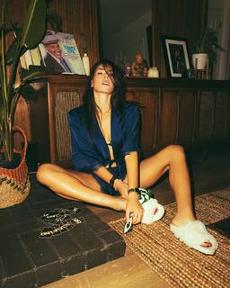 Nikki Howard feet photo thumbnail