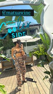 Nikki Howard feet photo thumbnail