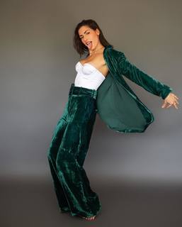 Nikki Howard feet photo thumbnail