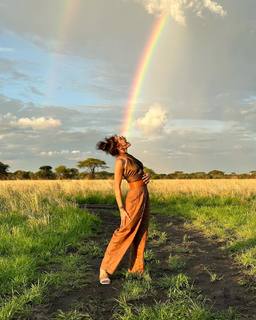 Nikki Howard feet photo thumbnail