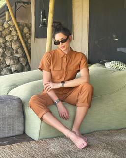 Nikki Howard feet photo thumbnail