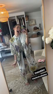 Nikki Howard feet photo thumbnail