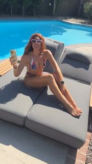 Nikki Howard feet photo thumbnail