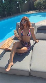 Nikki Howard feet photo thumbnail