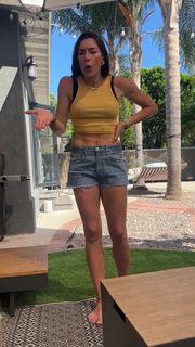 Nikki Howard feet photo thumbnail