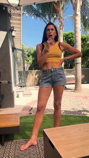 Nikki Howard feet photo thumbnail