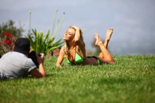 Nikki Leigh feet photo thumbnail