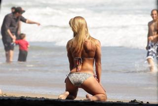 Nikki Leigh feet photo thumbnail