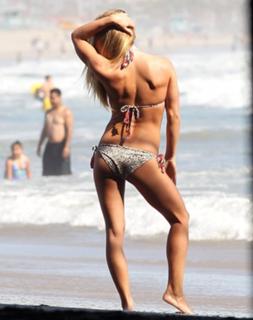 Nikki Leigh feet photo thumbnail