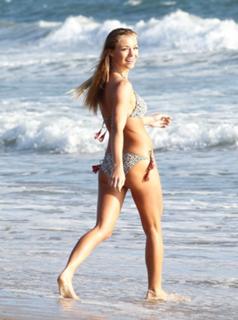 Nikki Leigh feet photo thumbnail