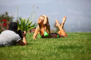 Nikki Leigh feet photo thumbnail