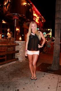 Nikki Leigh feet photo thumbnail