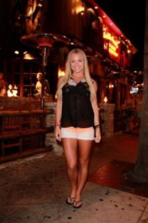 Nikki Leigh feet photo thumbnail