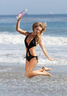 Nikki Leigh feet photo thumbnail