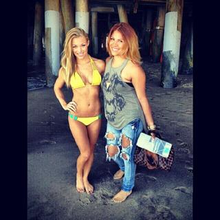 Nikki Leigh feet photo thumbnail