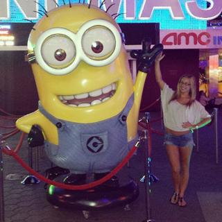 Nikki Leigh feet photo thumbnail