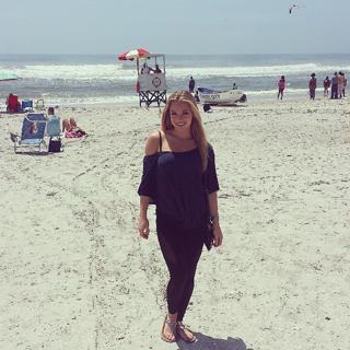 Nikki Leigh feet photo thumbnail