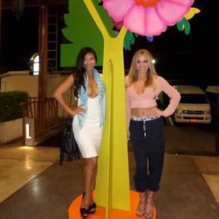 Nikki Leigh feet photo thumbnail