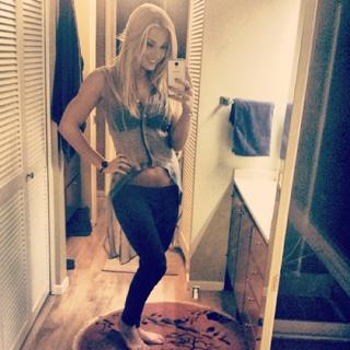 Nikki Leigh feet photo thumbnail