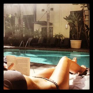 Nikki Leigh feet photo thumbnail