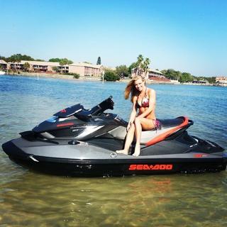 Nikki Leigh feet photo thumbnail