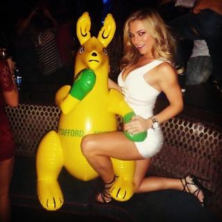 Nikki Leigh feet photo thumbnail