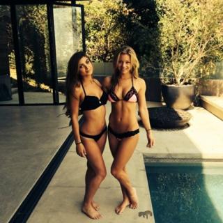 Nikki Leigh feet photo thumbnail