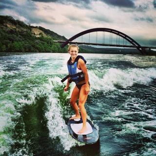 Nikki Leigh feet photo thumbnail