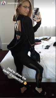 Nikki Leigh feet photo thumbnail