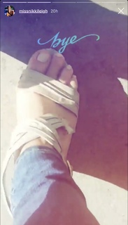Nikki Leigh feet photo thumbnail